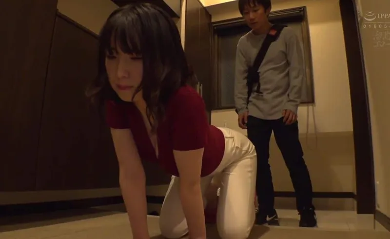 Cô nàng cạnh nhà thiếu thốn và cậu sinh viên trúng độc đắc cạnh bên