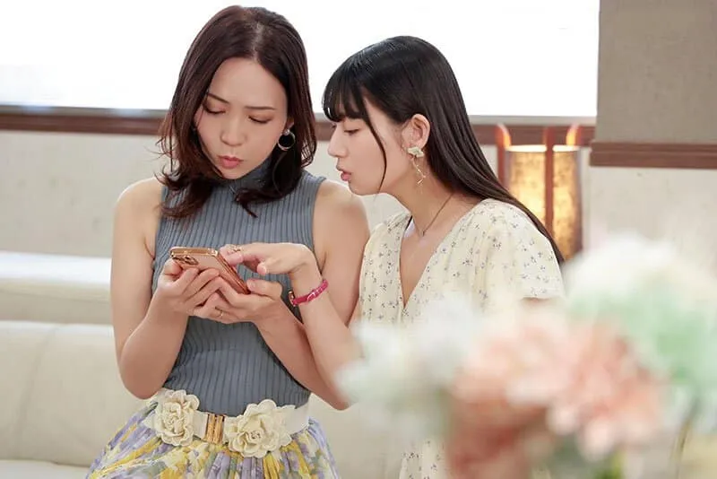 Người phụ nữ có chồng yêu rủ cô bạn thân cùng địt trộm với trai trẻ qua mạng